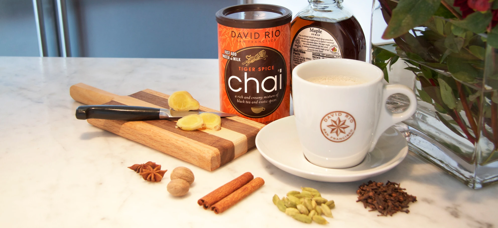 Chai Gewürze und Tasse mit Tiger Spice