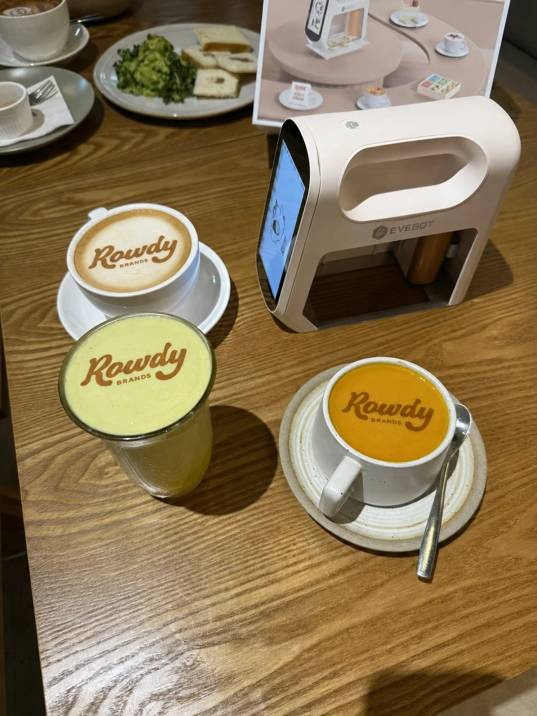 Evebot Printer mit Rowdy Brands Kaffee