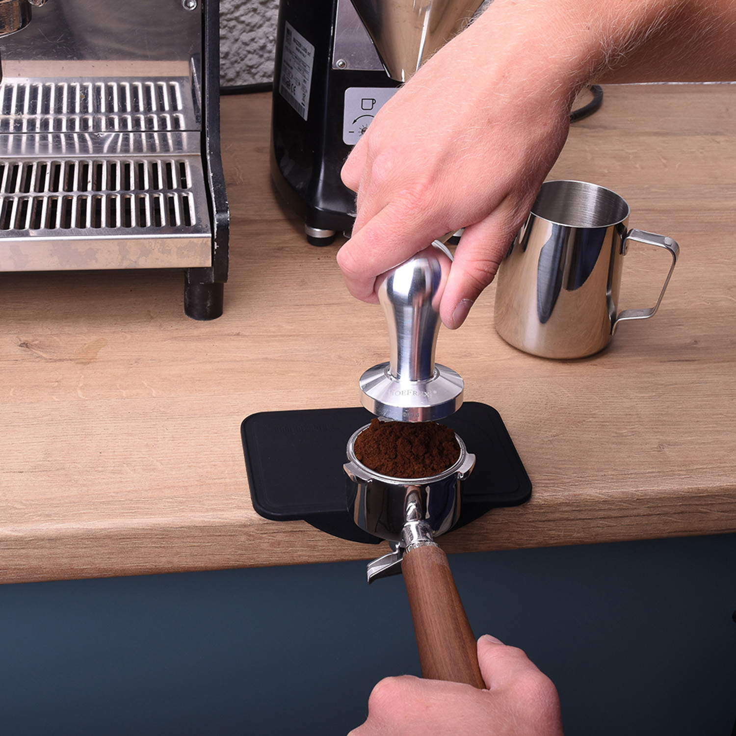 JoeFrex - Kombi Tamper Matte mit Kante und Aussparung für Tamper