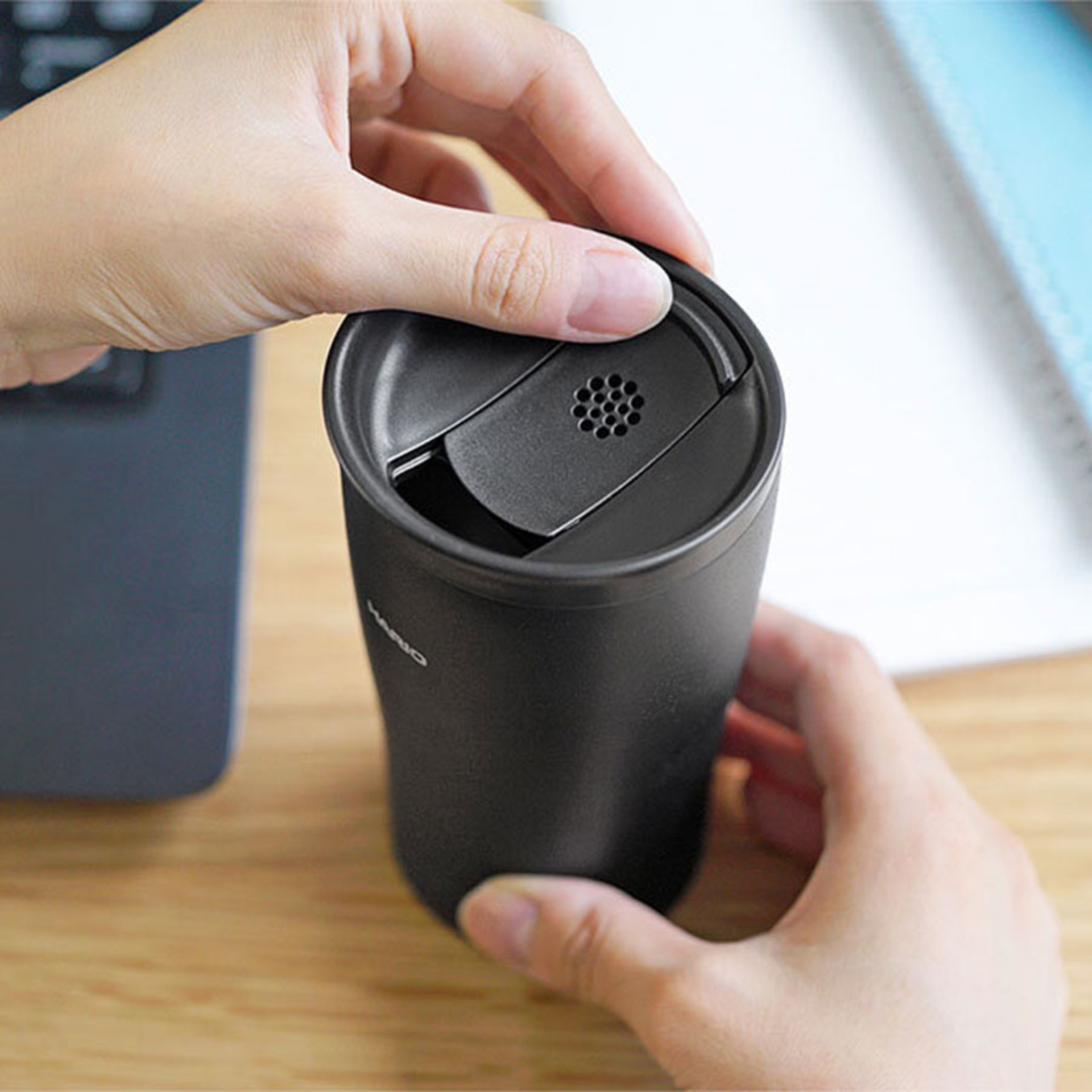 Hario - Thermobecher mit Deckel schwarz 300ml