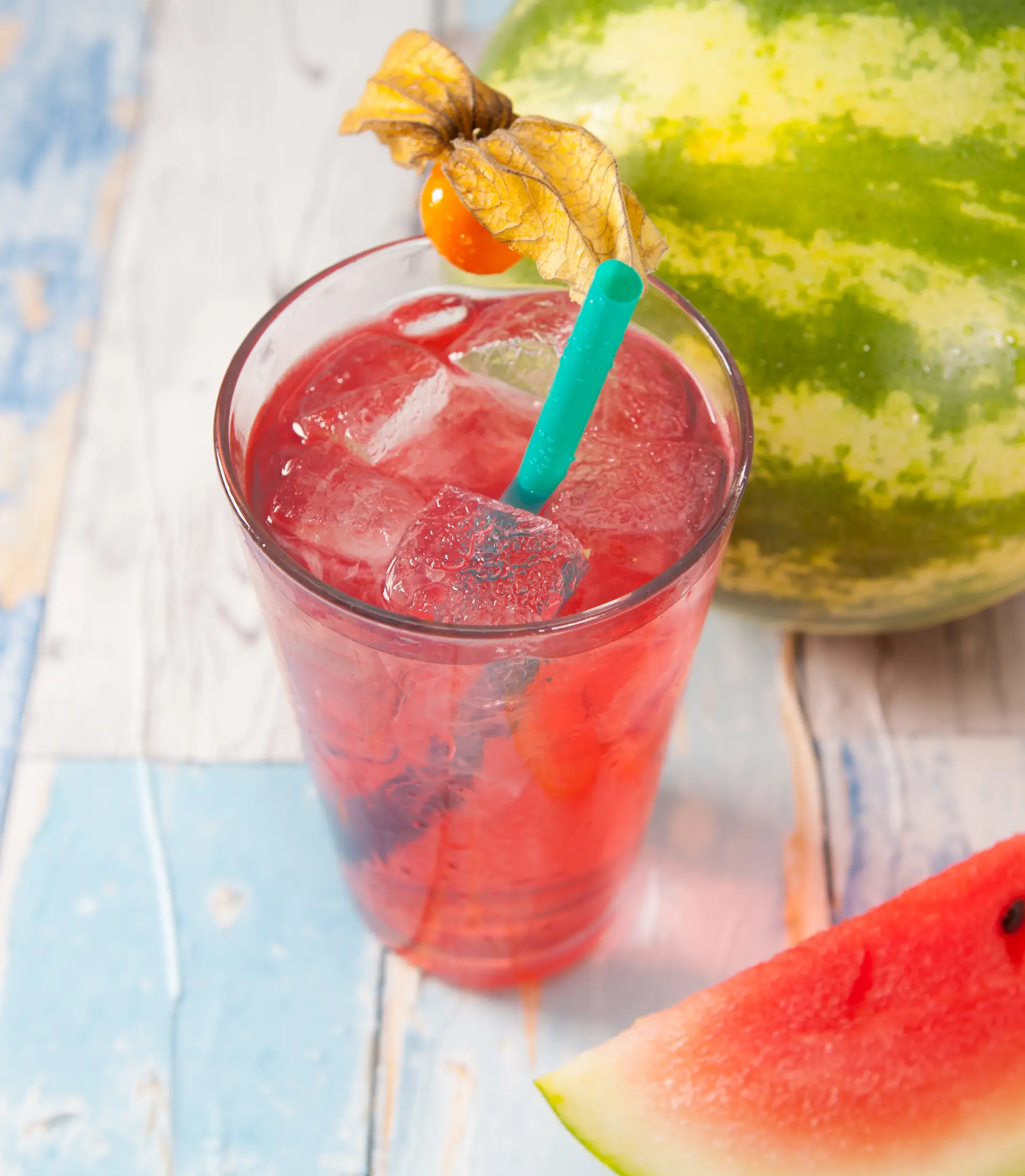 Fruechtetee im Glas mit Wassermelone