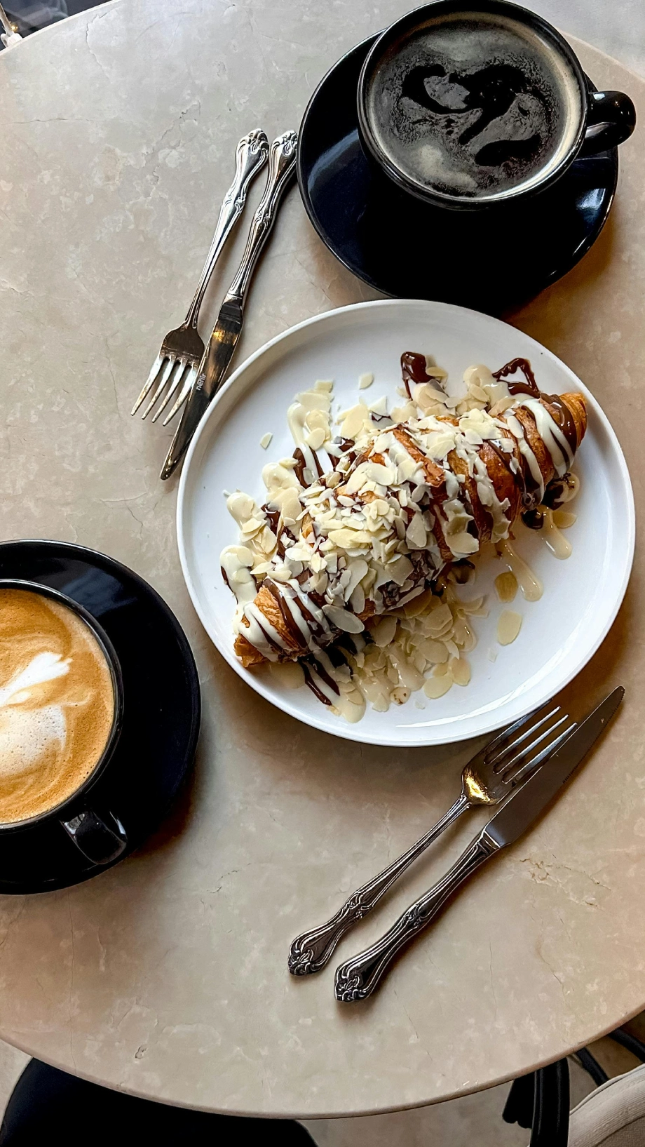 White Hazelnut Croissants – warm, nussig & cremig