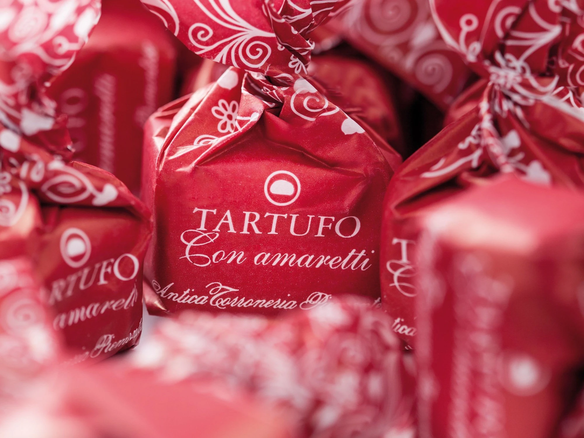 Antica Tortufo amaretti close up