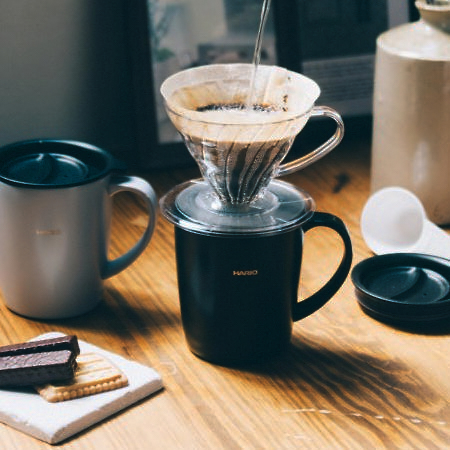 Hario - Wärmespeicherbecher mit Deckel schwarz 300ml
