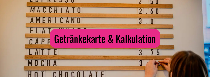 Menükarte an einer Wand in einem Cafe